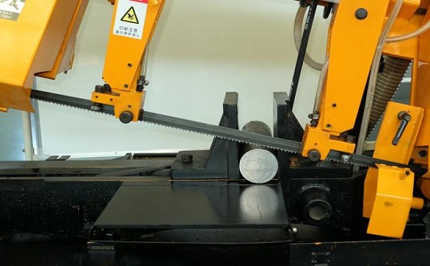 安龙数控带锯床自动送料精度会出现偏差吗？